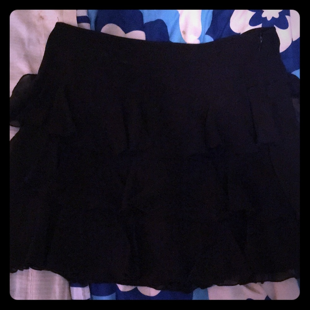 Bebe ruffled skirt